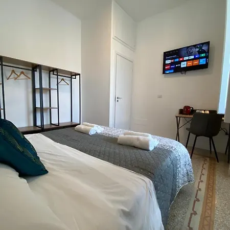 Cavour 221 - Central Station Guest house